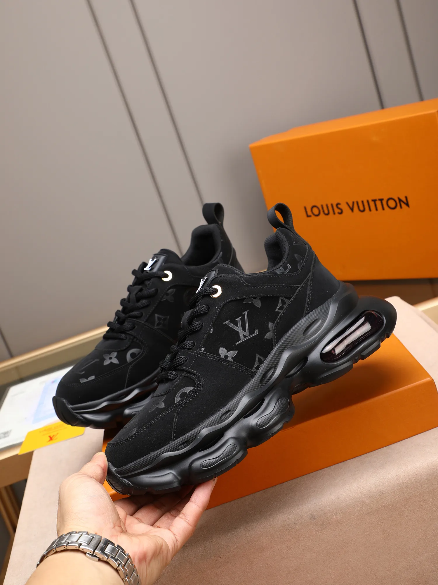 Men's shoes 💰460 [LV] Made of imported L special materials spliced ​​with cowhide and comfortable mesh lining. Private molded foam air cushion outsole, super light and comfortable on the feet! Perfect last shape, generous and fashionable design, 5 colors available! Code number: 38–44 (45 customized